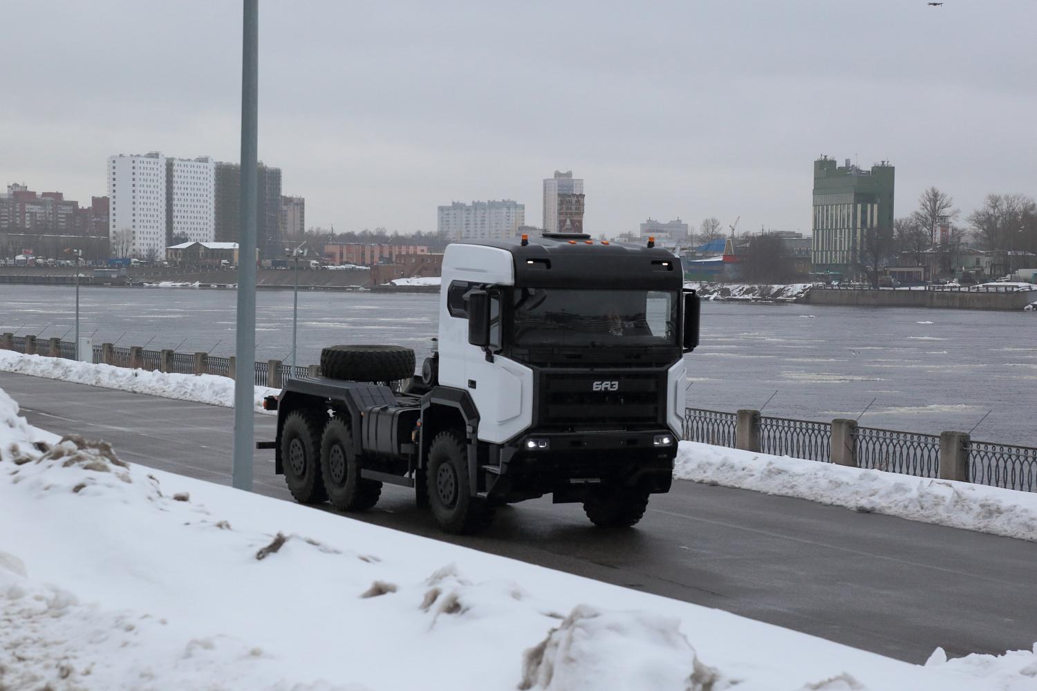 Новый габаритный грузовик БАЗ-S36A11 покажут на форуме «Армия-2023»  